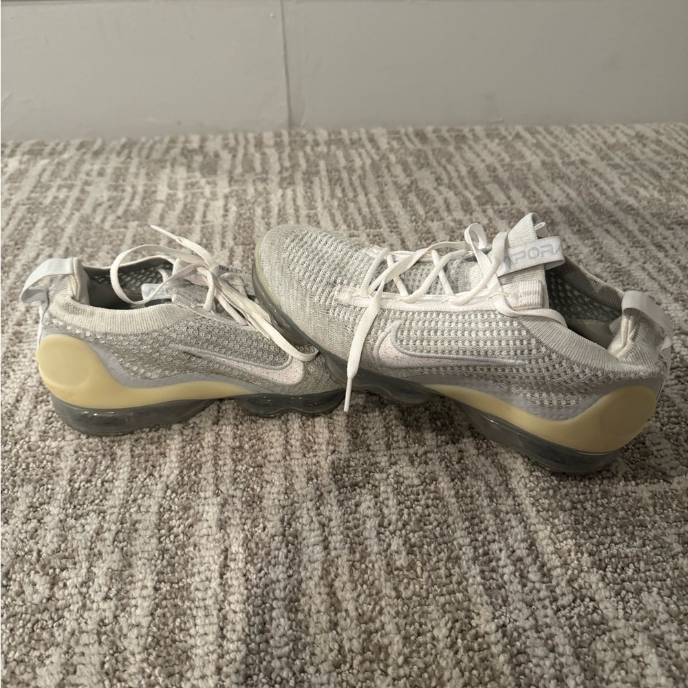 Women’s Nike Air Vapormax - Size 8 - Good Condition